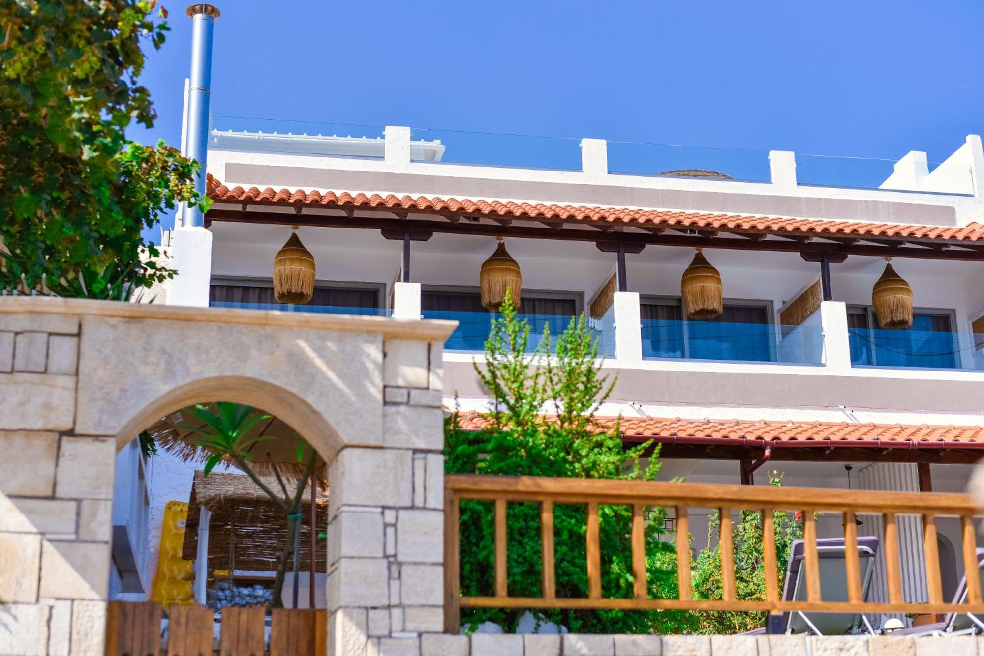 Laia Seafront Luxury Apartments Agia Pelagia  Buitenkant foto