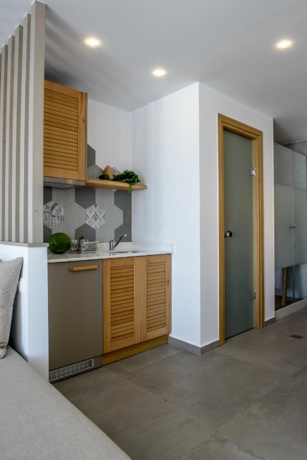 Laia Seafront Luxury Apartments Agia Pelagia  Buitenkant foto
